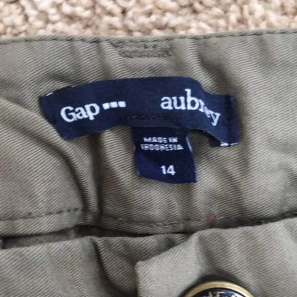 NWT! Gap Size 14 Olive Cotton shorts - Picture 2 of 8